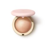 Hug Couture Cheek Dewlight Highlighting Blush rozświetlający róż w pudrze 02 Caramel Caress 8g
