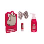 Zestaw do pielęgnacji pianka do mycia ciała 300ml + pomadka do ust 3.8g + spinka do włosów