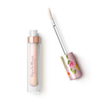 Days in Bloom Volumizing Lip Shine błyszczyk powiększający usta o promiennym wykończeniu 01 Lilac Waves 2.7ml