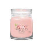 Średnia świeca zapachowa Fresh Cut Roses 368g