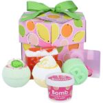 Fruit Basket Handmade Gift Box zestaw kosmetyków Musująca Kula do kąpieli 2szt + Mydło Glicerynowe 2szt + Mini Scrub 120ml + Żel pod prysznic w kostce 120g