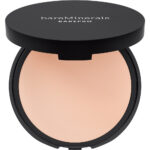BarePro 16HR Skin-Perfecting Powder Foundation prasowany podkład w kompakcie Fair 10 Cool 8g