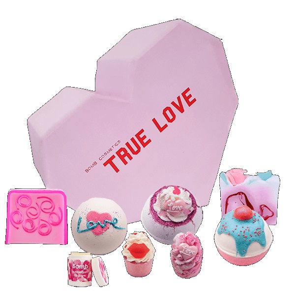 75814481603689285 True Love Gift Box zestaw kosmetyków Kula Musująca 3szt + Mydełko Glicerynowe 2szt + Maślana Babeczka 2szt + Balsam do ust 1szt - obrazek 1