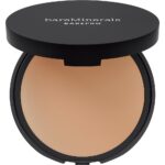 BarePro 16HR Skin-Perfecting Powder Foundation prasowany podkład w kompakcie Medium 30 Warm 8g
