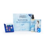 X Game Of Thrones Winter Is Coming Set zestaw Eyeshadow Palette paleta cieni do powiek + Fixing Spray utrwalacz makijażu + Shimmer Bomb błyszczyk do ust + Flutter False Eyelashes sztuczne rzęsy