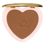Born This Way Soft Blur utrwalający puder w kompakcie Deep 4.8g